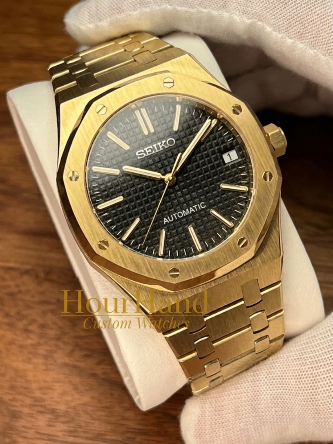 Royal Seikoak | Gold & Black