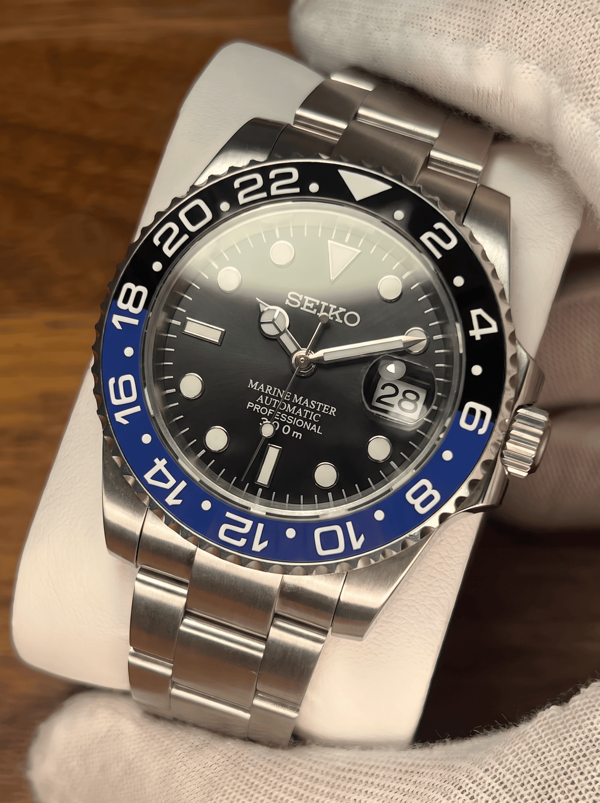 Seikomariner | Batman - HourHand Watches