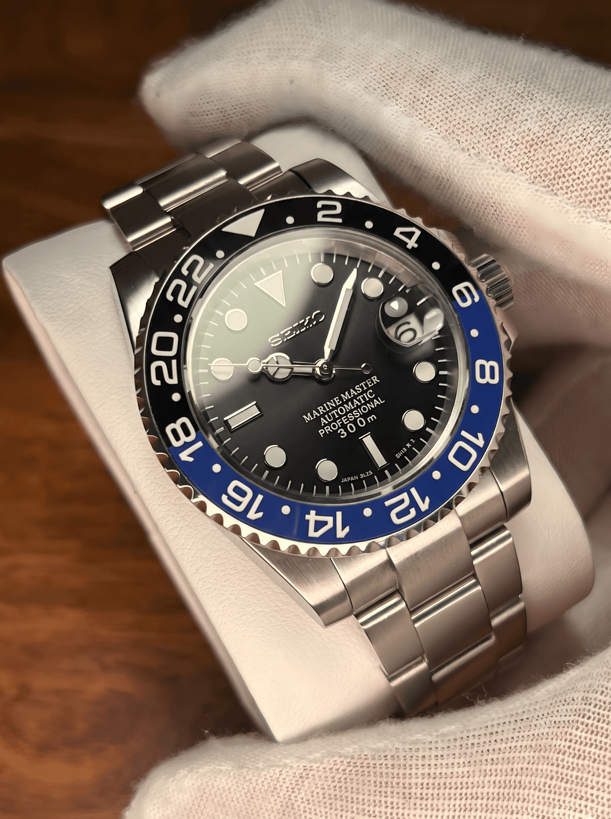 Seikomariner | Batman - HourHand Watches