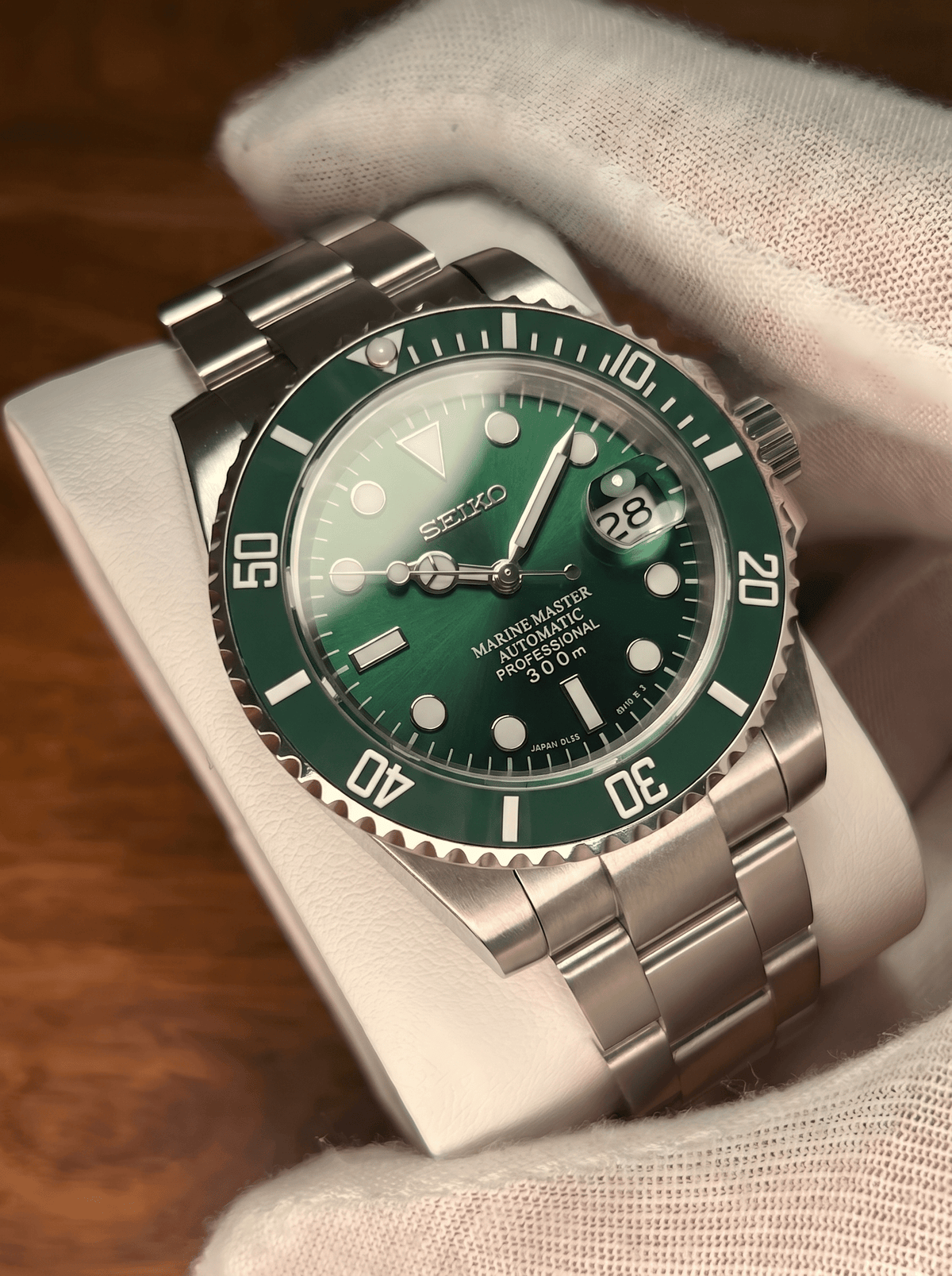 Seikomariner | Hulk - HourHand Watches